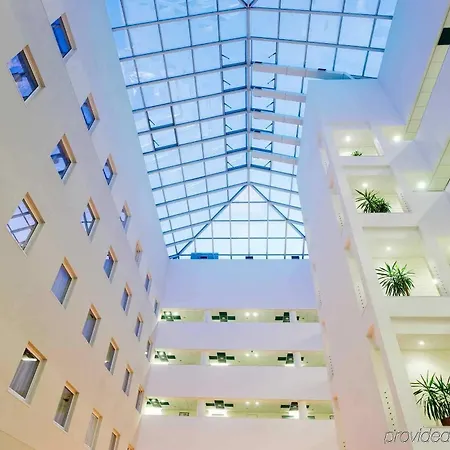 Ibis Centrum 2*